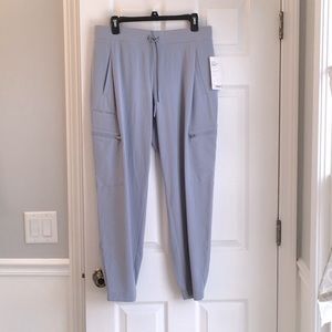 Athleta Women’s Go Far Travel Pants Light Gray sz 12